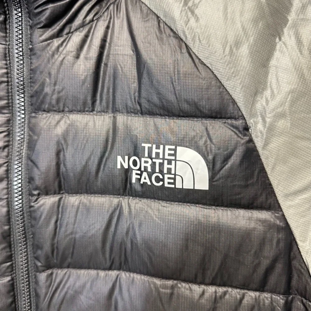 The North Face 700 Pro Down Puffer Jacket Mens Small Black Silver Hooded Coat